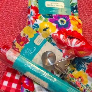 PIONEER WOMAN BAKING SET